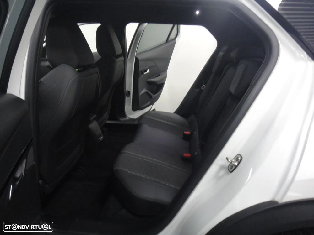 Peugeot 2008 PureTech 130 EAT8 GT - 16