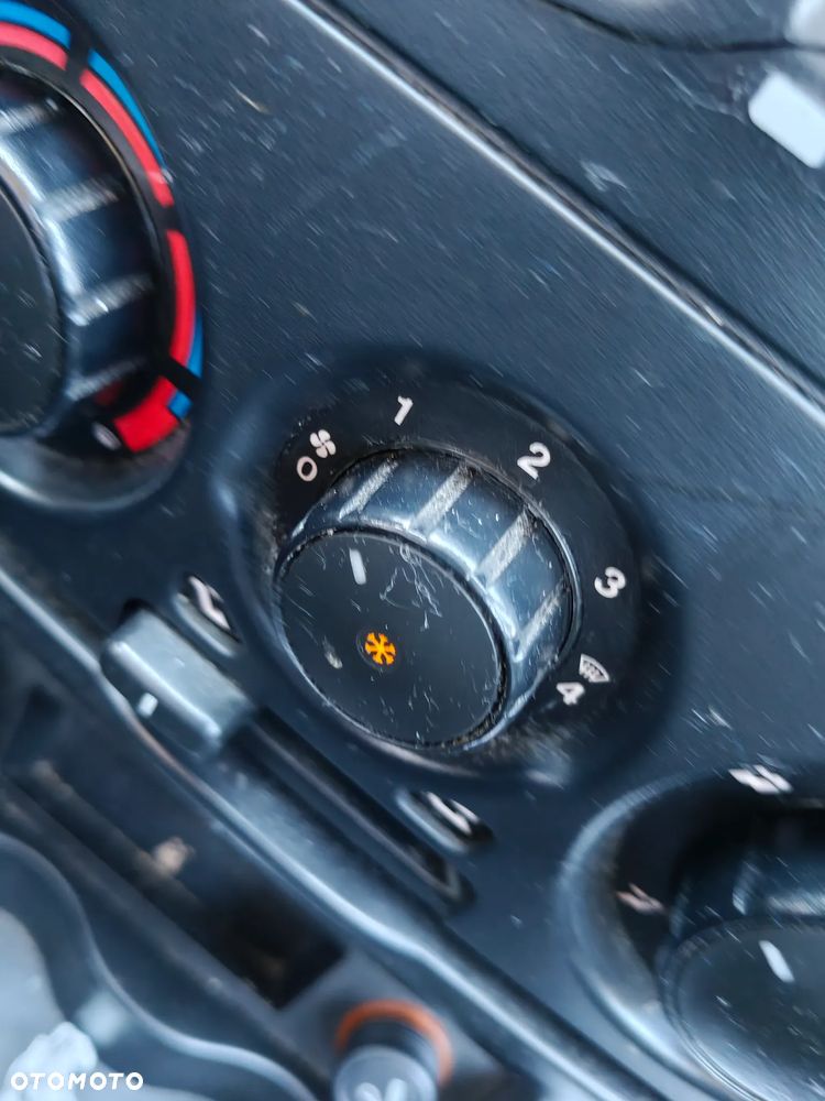 Fiat Albea 1.4 Dynamic - 18