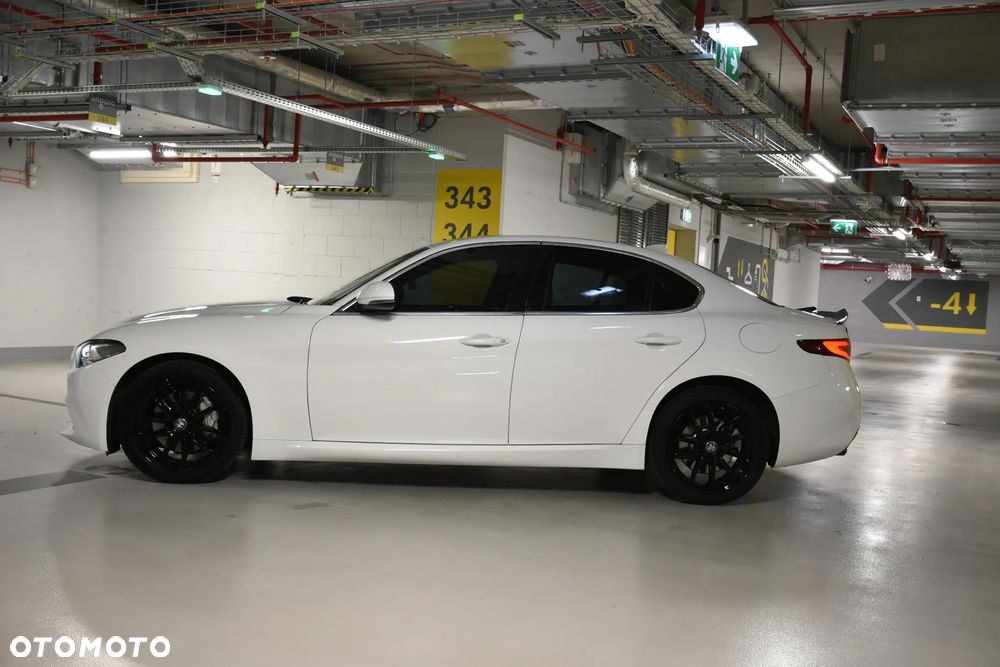 Alfa Romeo Giulia - 9