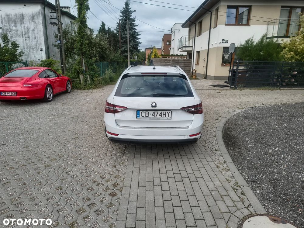Skoda Superb 2.0 TDI Ambition DSG7 - 6