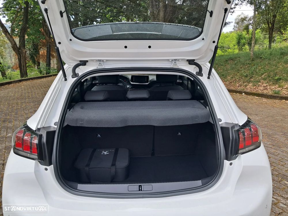 Peugeot e-208 Allure Pack - 14