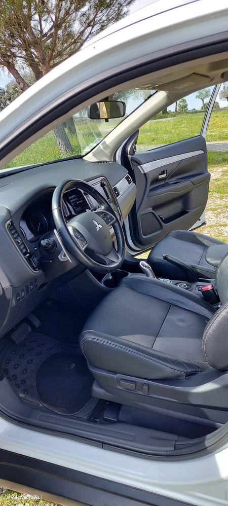 Mitsubishi Outlander 2.0 PHEV Instyle Navi - 8