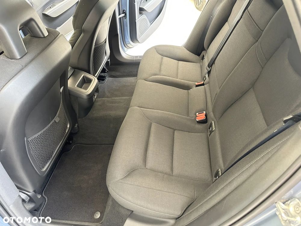 Volvo V90 D4 AWD Kinetic - 8