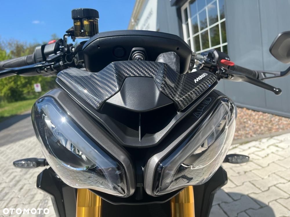 Triumph Street Triple - 12