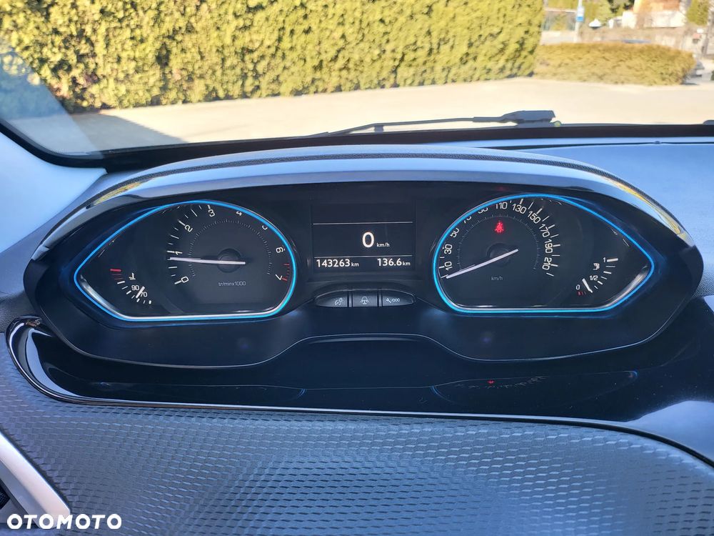 Peugeot 2008 1.2 Pure Tech Allure S&S - 30