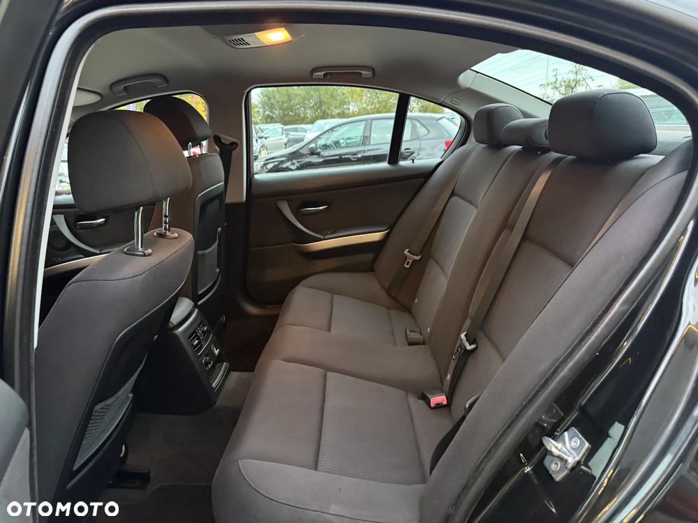 BMW Seria 3 318i - 16