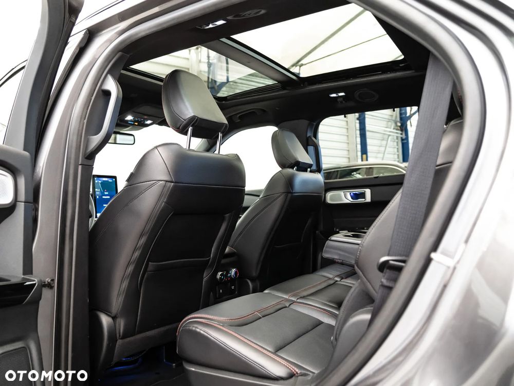 Ford Explorer - 33