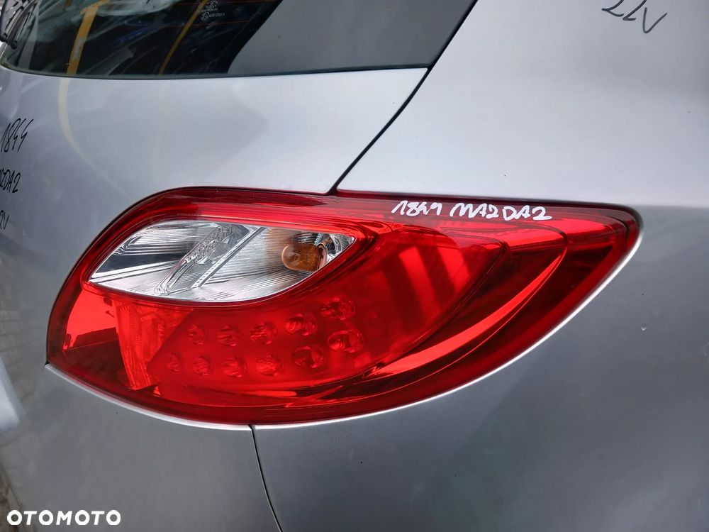 MAZDA 2 DE LAMPA PRAWA TYLNA PRAWY TYŁ W BŁOTNIK - 2