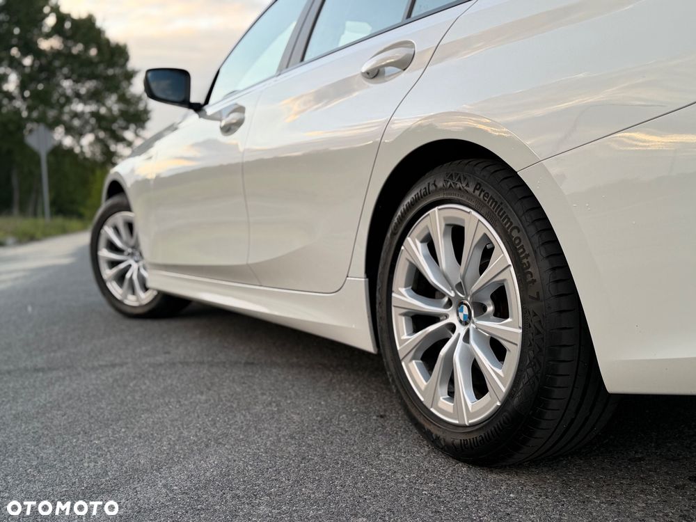 BMW Seria 3 320d Sport Line - 19