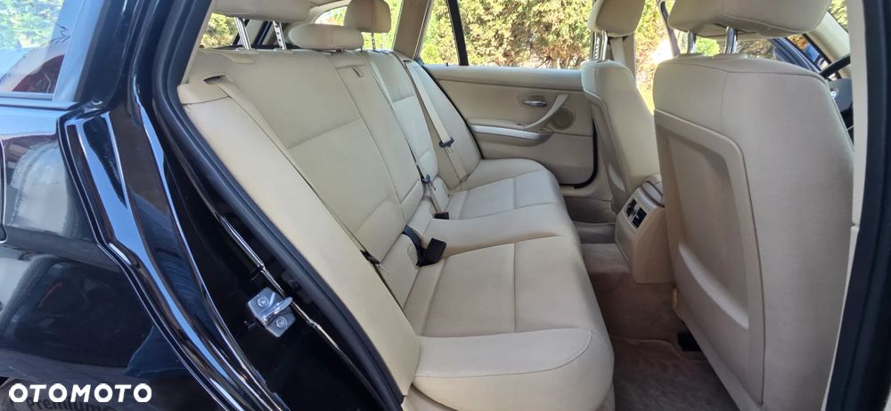 BMW Seria 3 318d DPF Edition Exclusive - 32