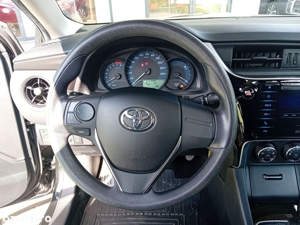 Toyota Corolla 1.6 Active EU6 - 13