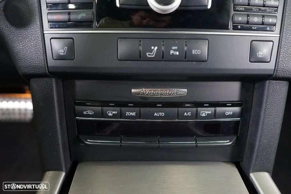 Mercedes-Benz E 220 CDi Avantgarde BlueEfficiency Auto - 32