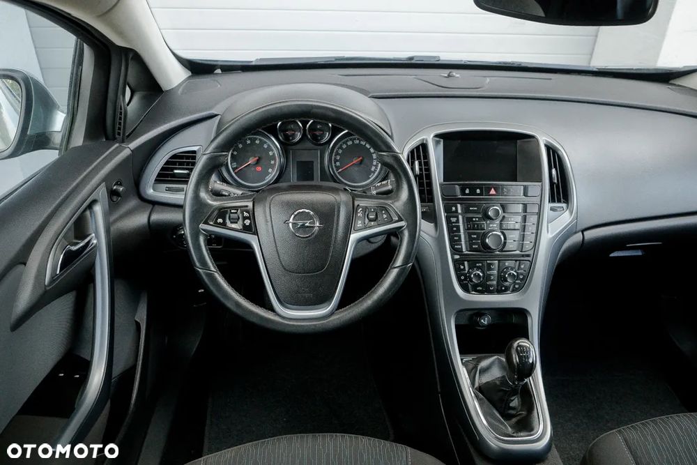 Opel Astra IV GTC 1.4 T Sport S&S - 32