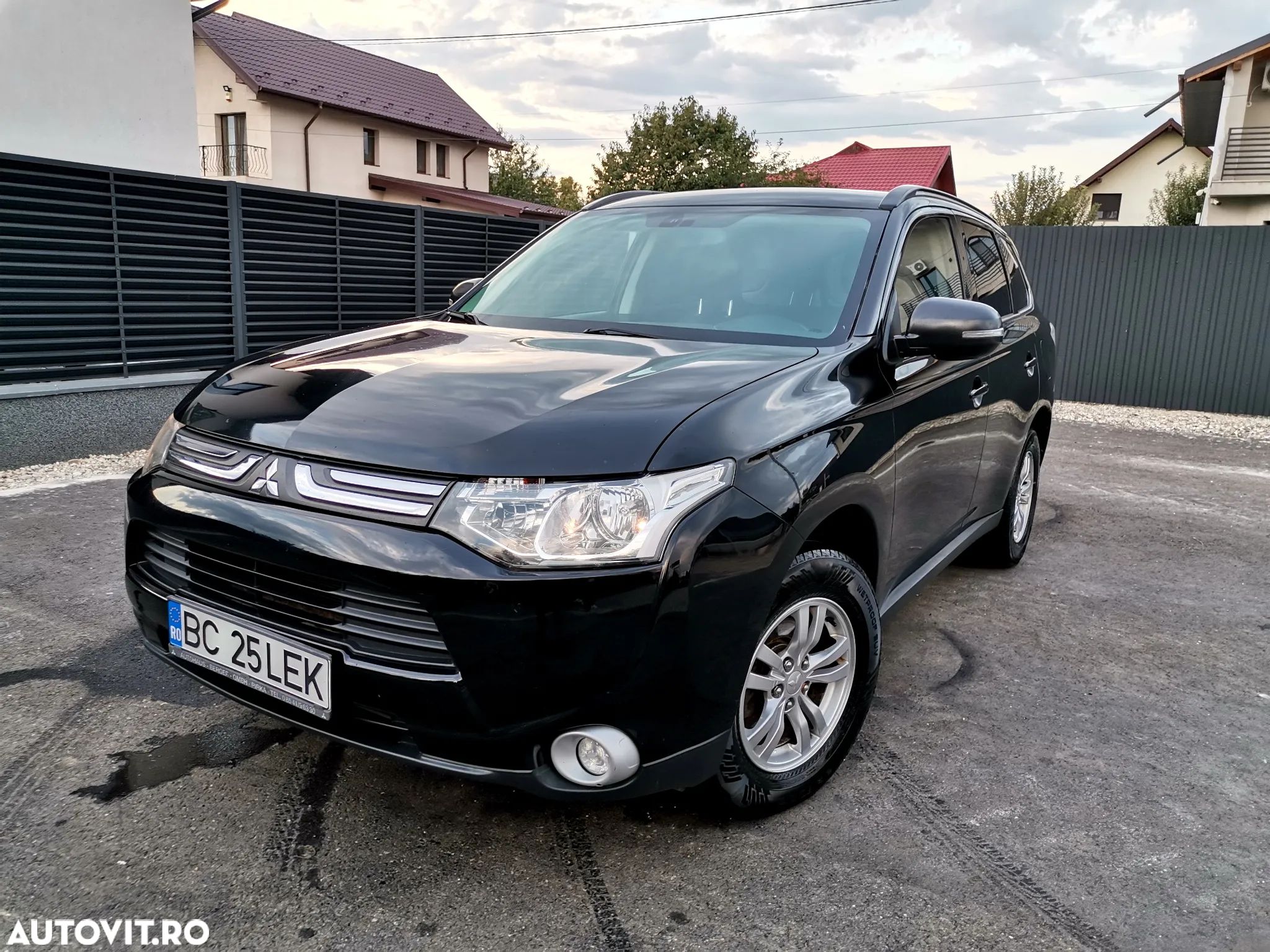 Mitsubishi Outlander 2.2 DI-D 2WD Plus - 1