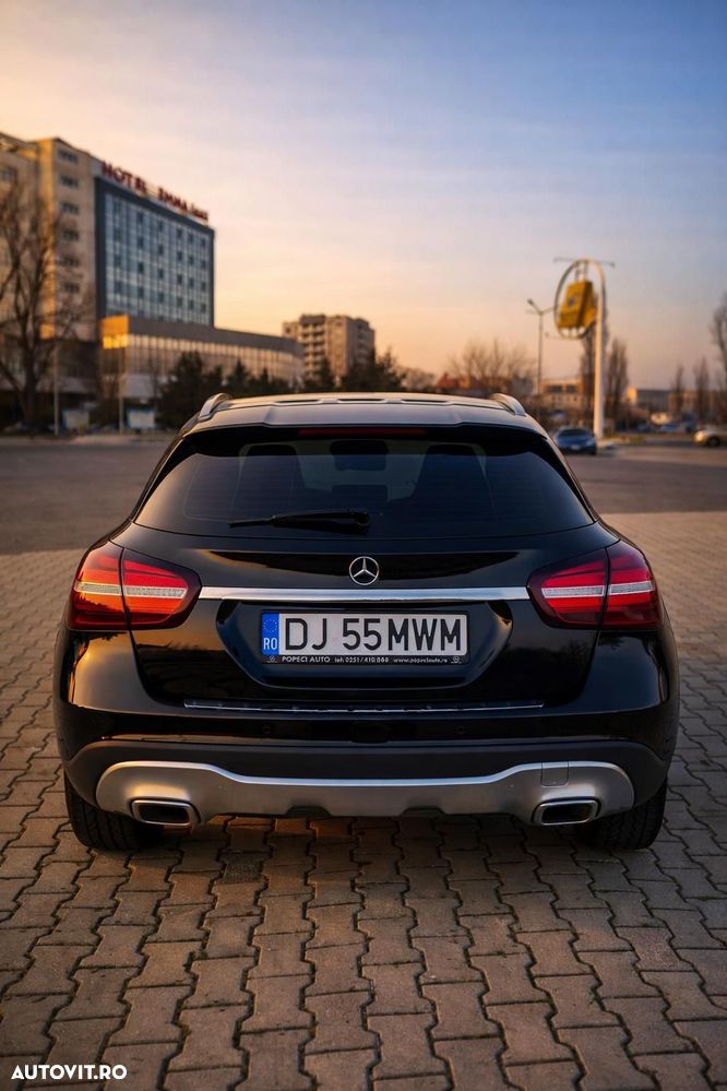 Mercedes-Benz GLA 200 d Aut. - 2
