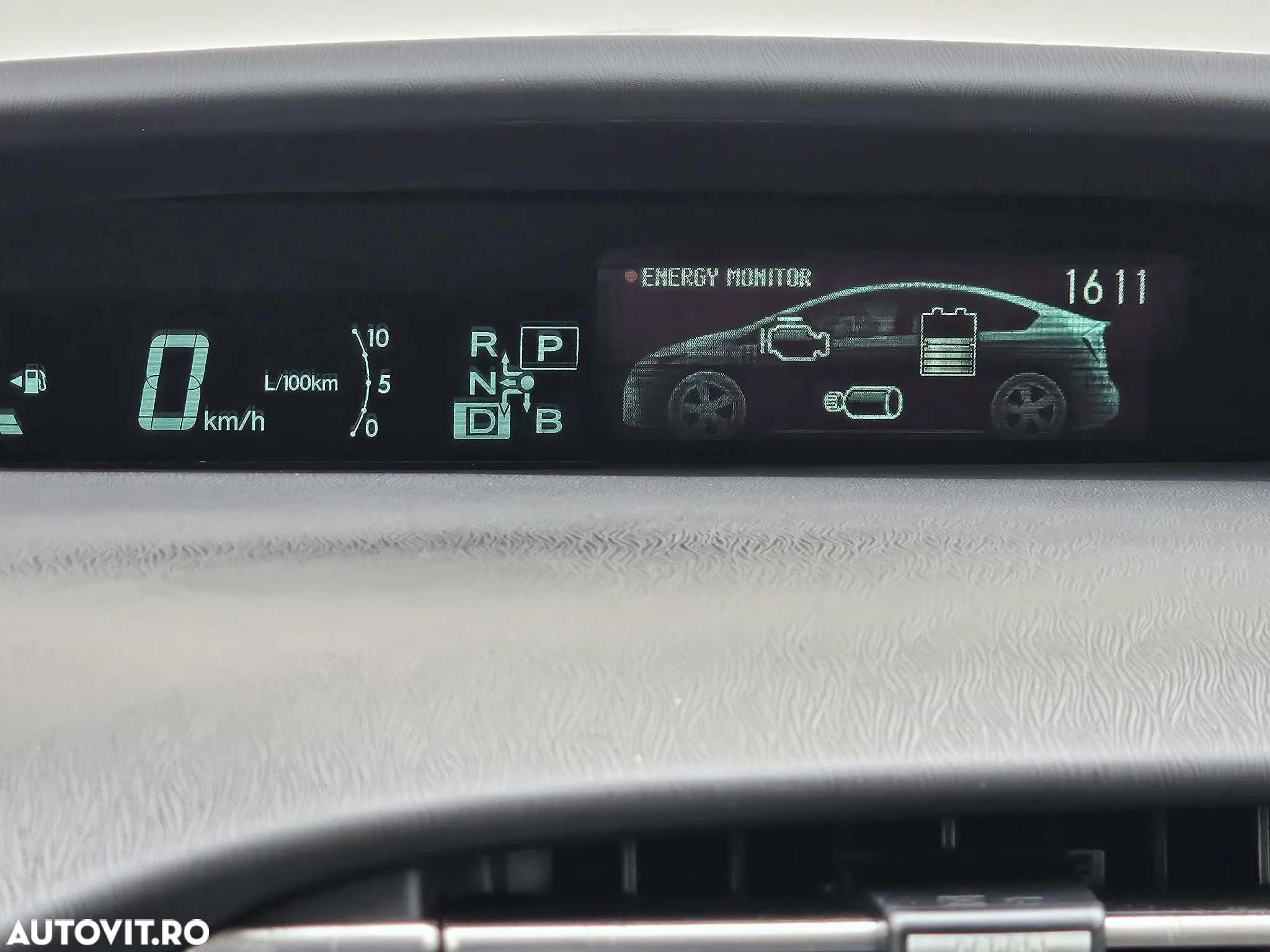 Toyota Prius (Hybrid) Executive - 8