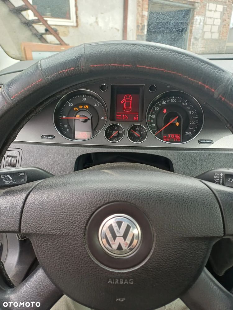 Volkswagen Passat 1.9 TDI Highline - 10