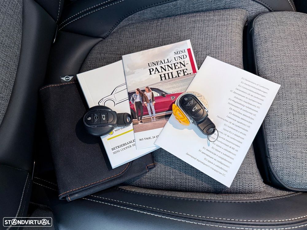 MINI 3 Portas Cooper SE Premium Essential - 24