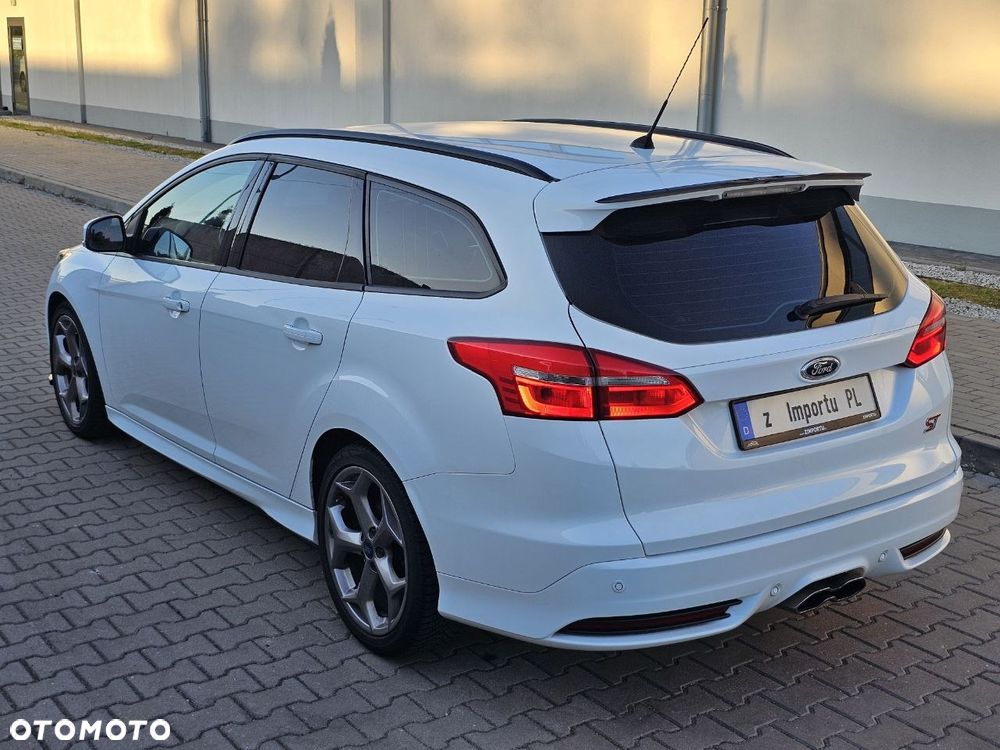 Ford Focus 2.0 EcoBoost ST mit Leder-Sport-Paket - 8