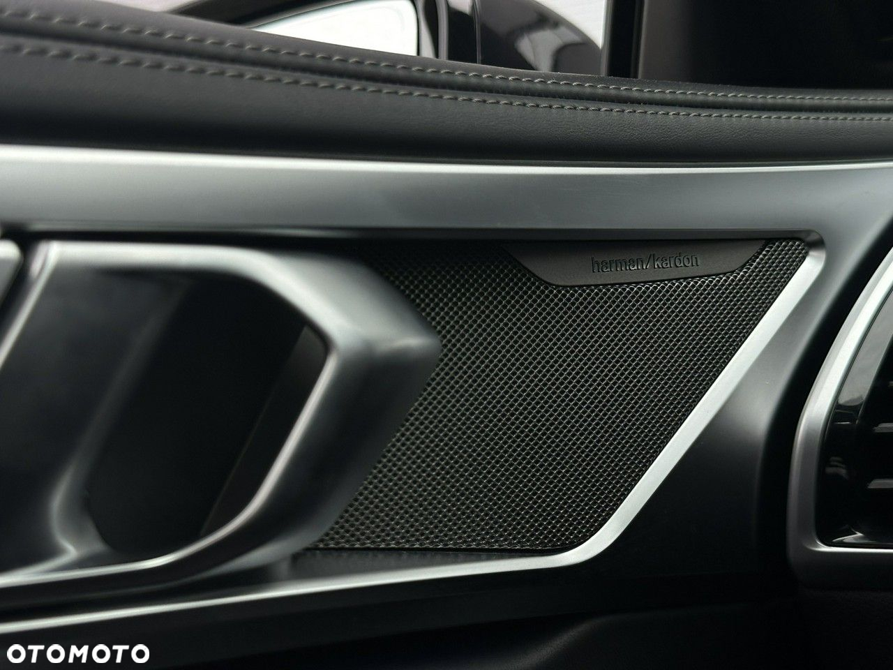 BMW Seria 8 - 22