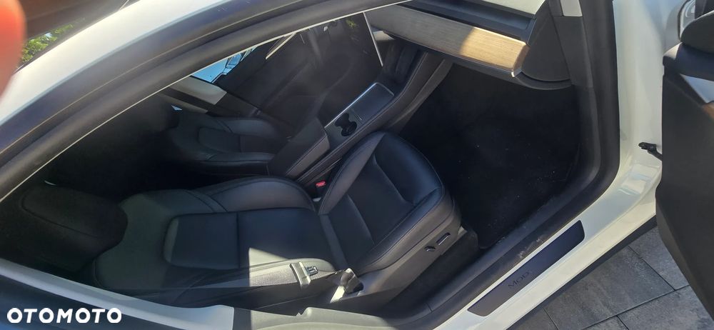 Tesla Model Y Long Range Dual Motor AWD - 18