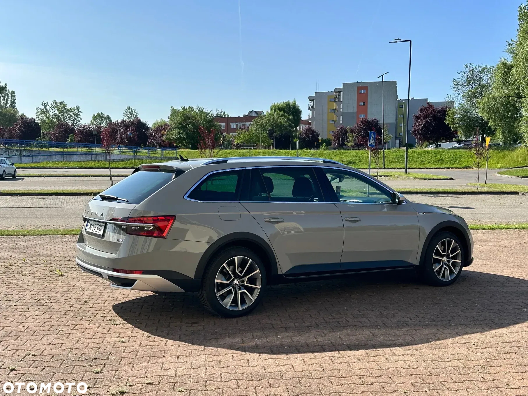 Skoda Superb Combi 2.0 TDI 4x4 DSG Scout - 9