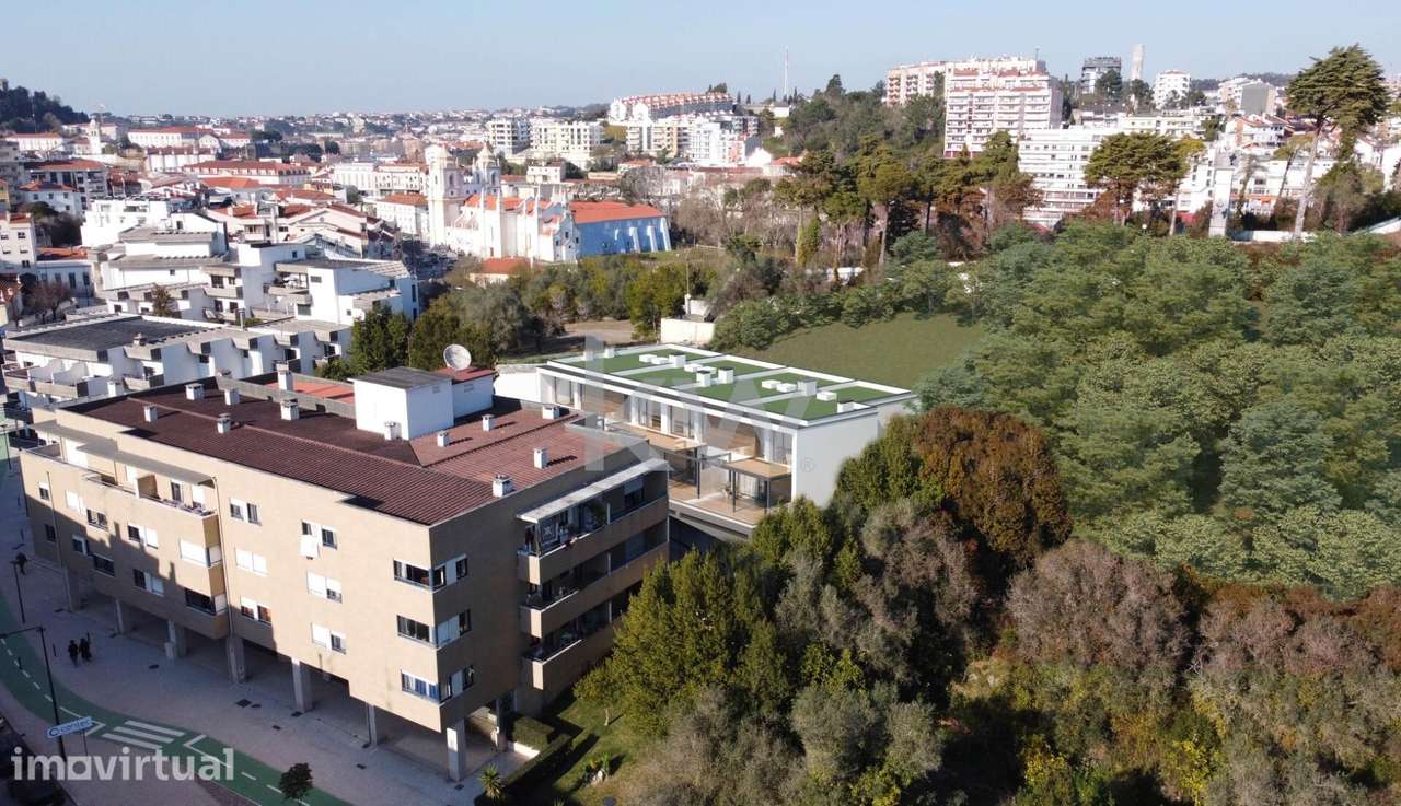 Moradia T4 de luxo em condomínio fechado em Leiria - Grande imagem: 2/24