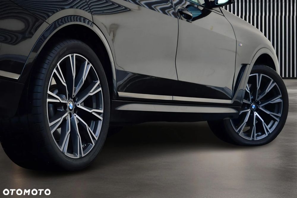 BMW X7 M50i - 12