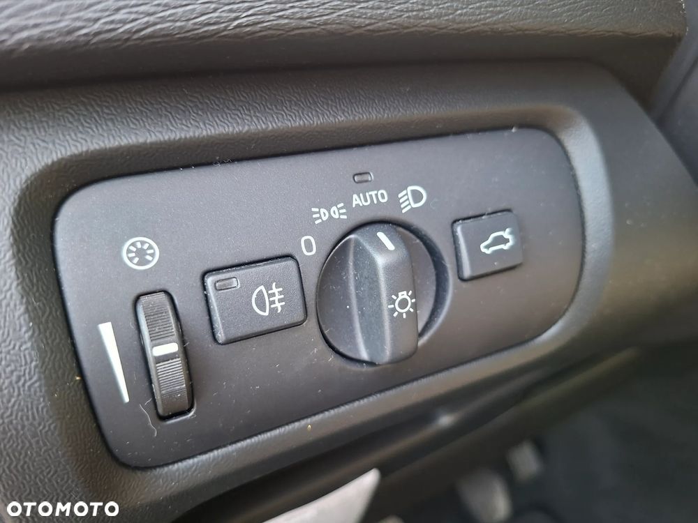 Volvo V40 D2 Momentum - 25