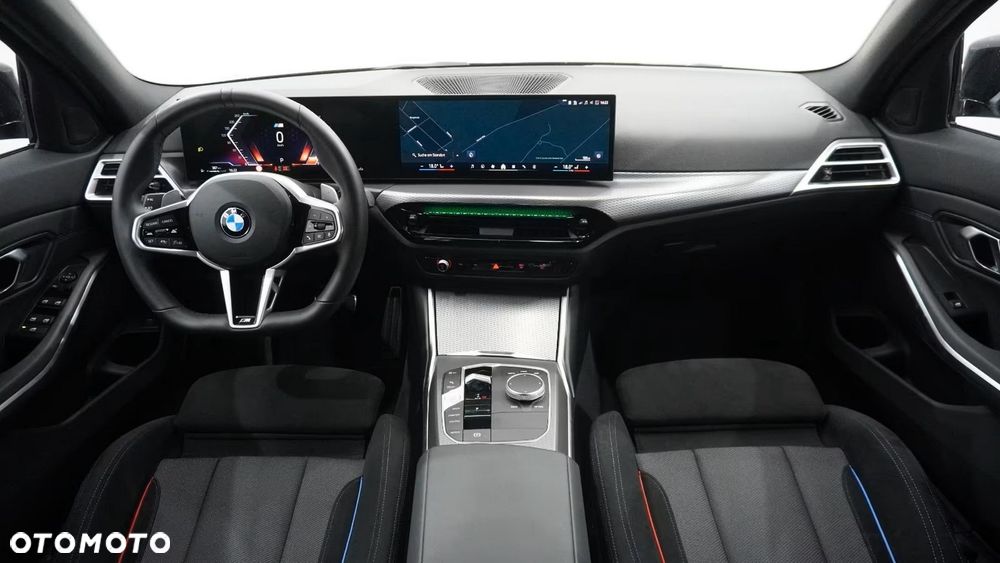 BMW Seria 3 330i xDrive M Sport - 11