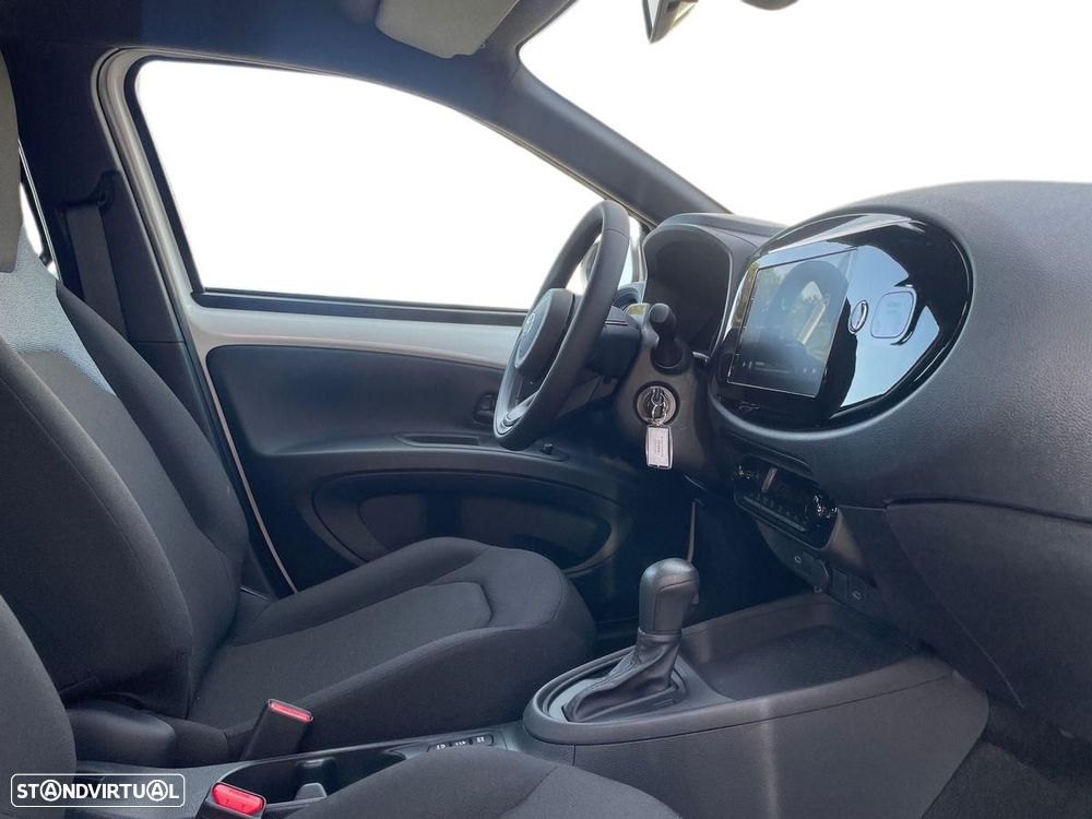 Toyota Aygo X 1.5 Hybrid Play - 11