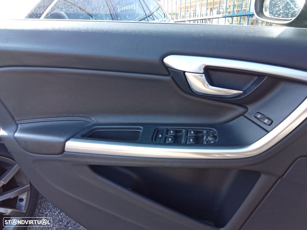 Volvo V60 2.4 D6 Momentum AWD Phev - 18