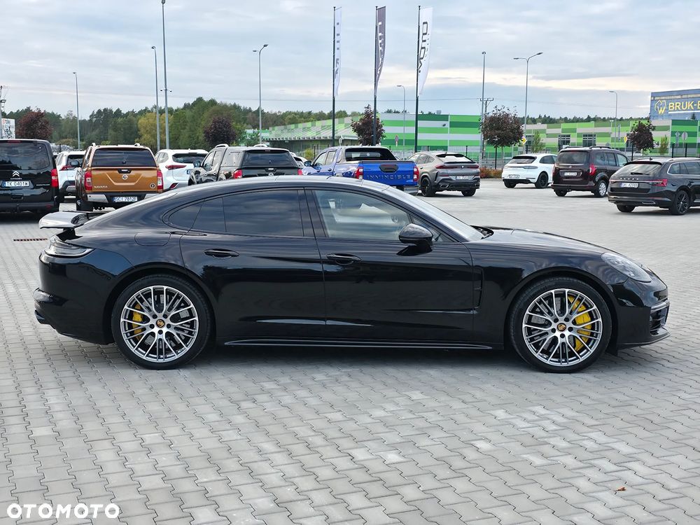2023 Porsche Panamera, photograph 7