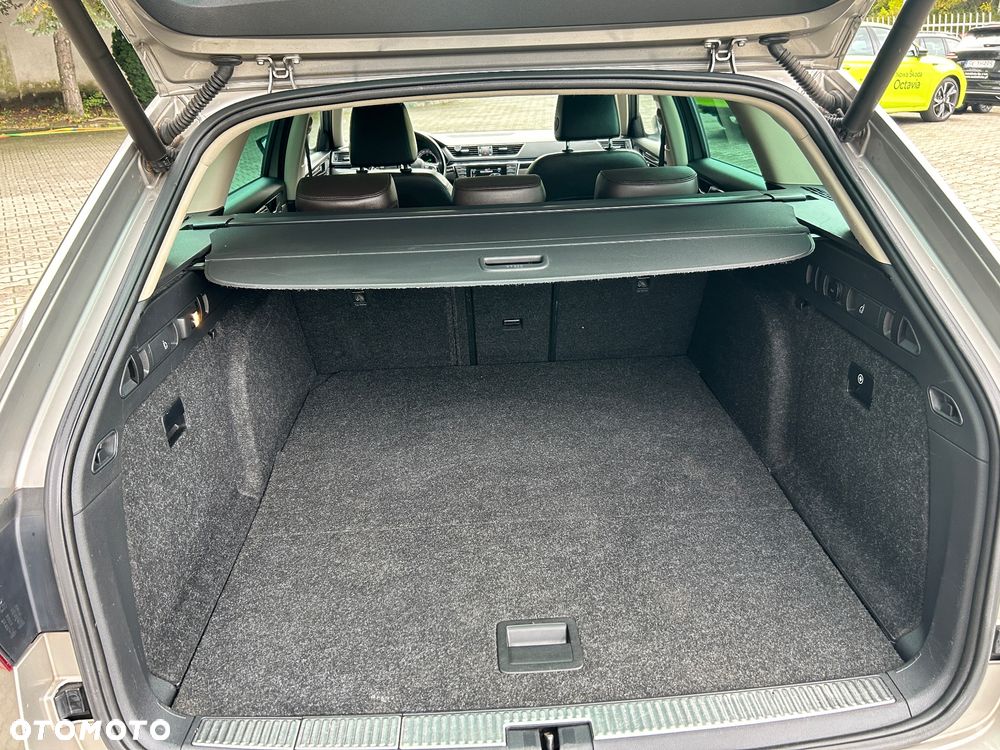 Skoda Superb 2.0 TDI L&K DSG - 16