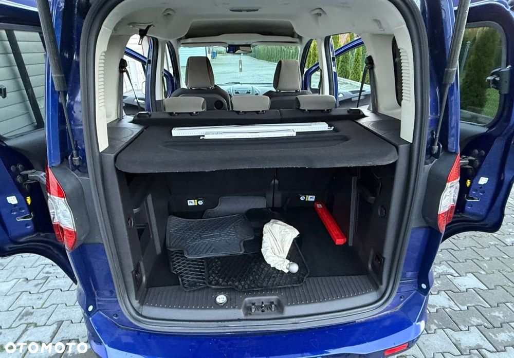 Ford Tourneo Courier - 17