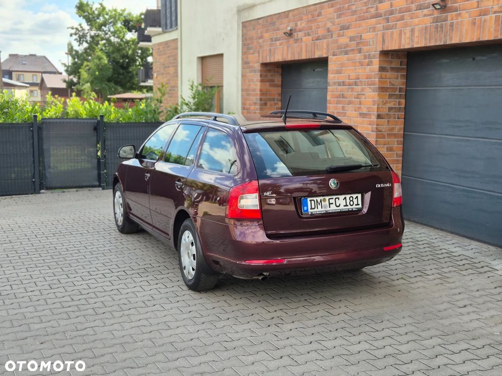 Skoda Octavia 1.6 Combi - 9