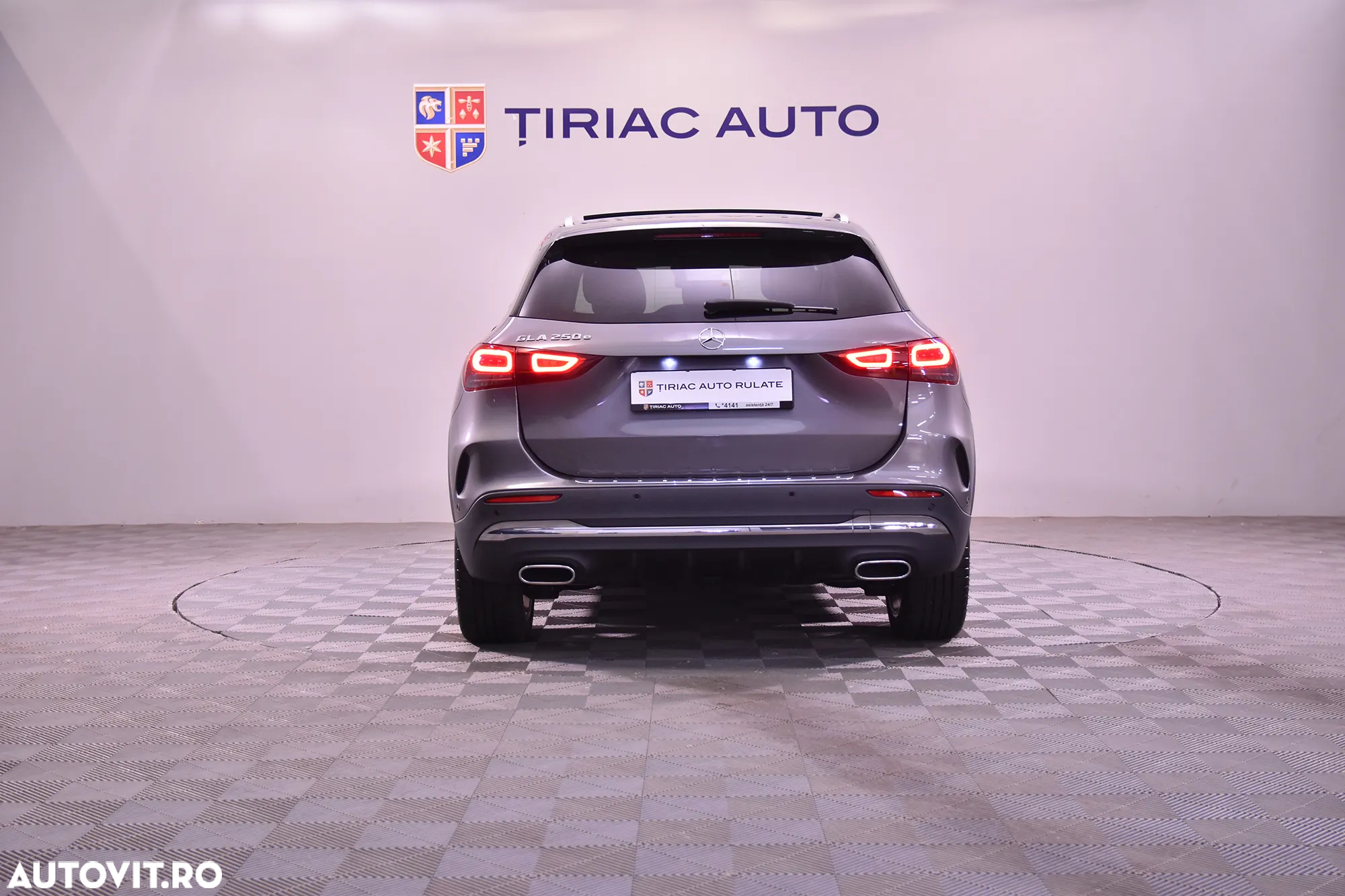 Mercedes-Benz GLA - 4