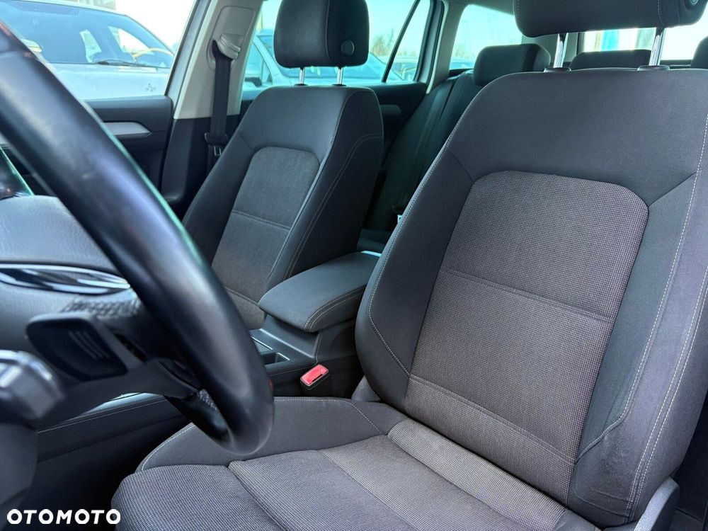 Volkswagen Passat - 12