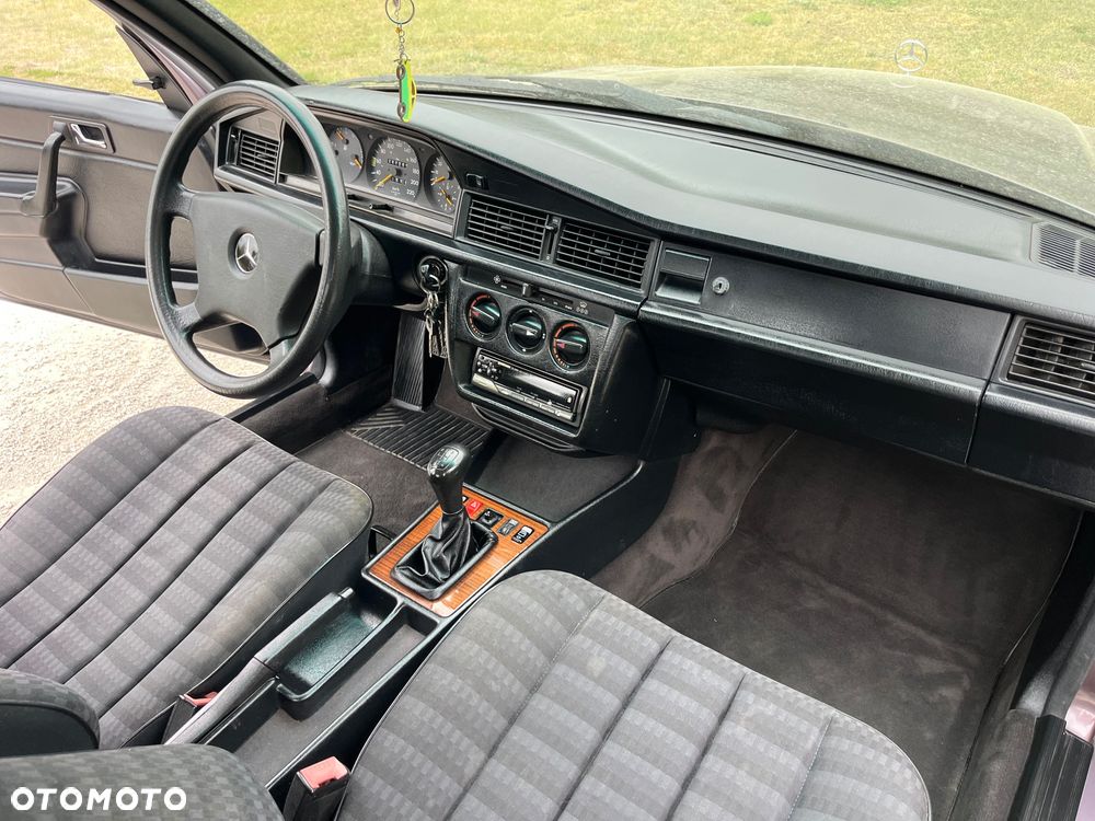 Mercedes-Benz W201 (190) - 6