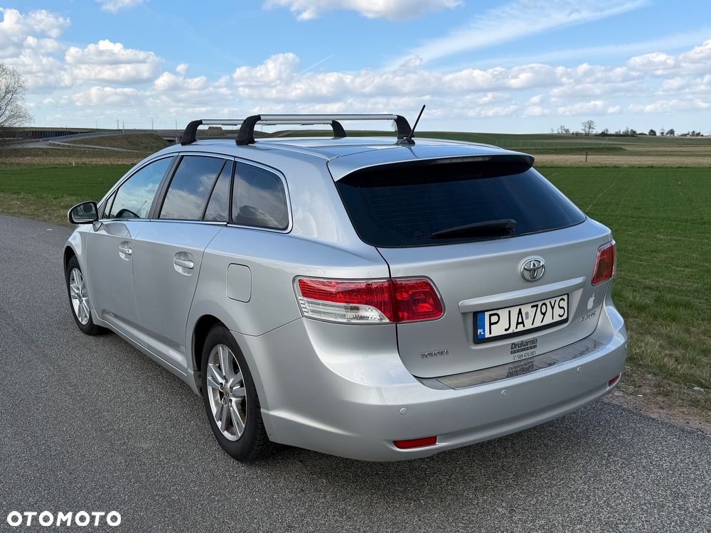 Toyota Avensis 2.0 D-4D 2010 - 8