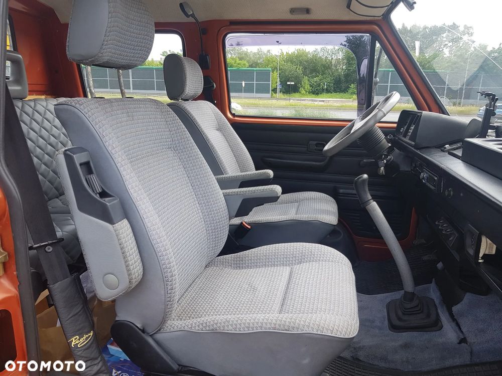 Volkswagen Transporter - 23