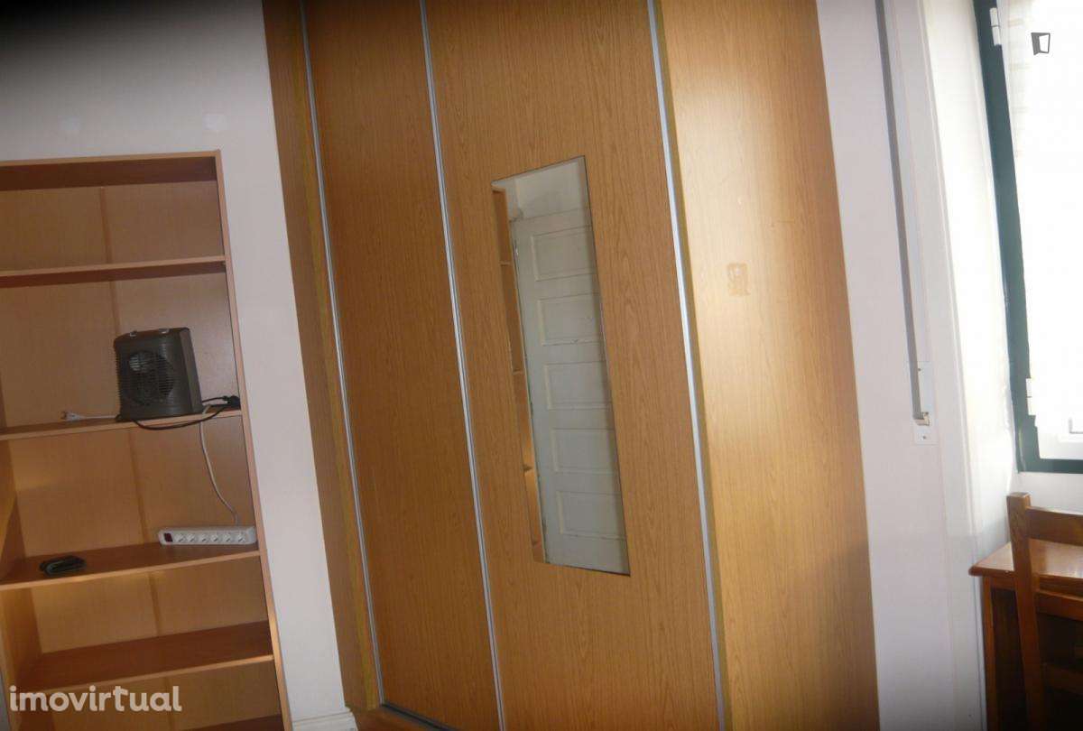 Quarto - localizado em Montes Claros Coimbra - Grande imagem: 4/14