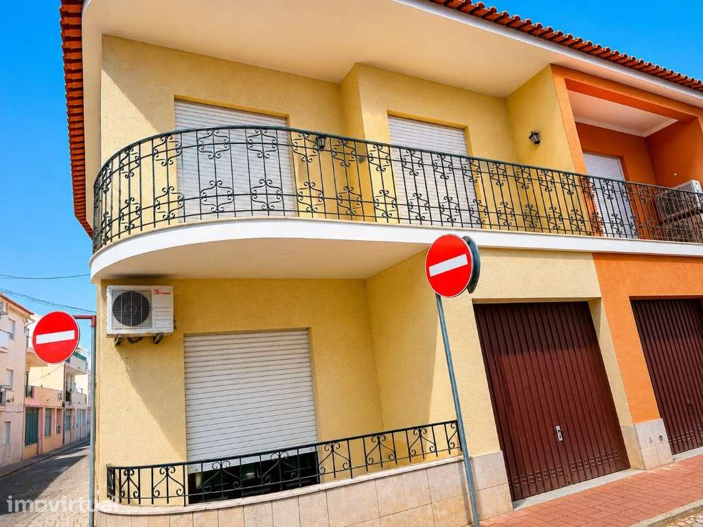 Moradia com garagem e logradouro no centro de Almeirim - potencial ... - Grande imagem: 5/38