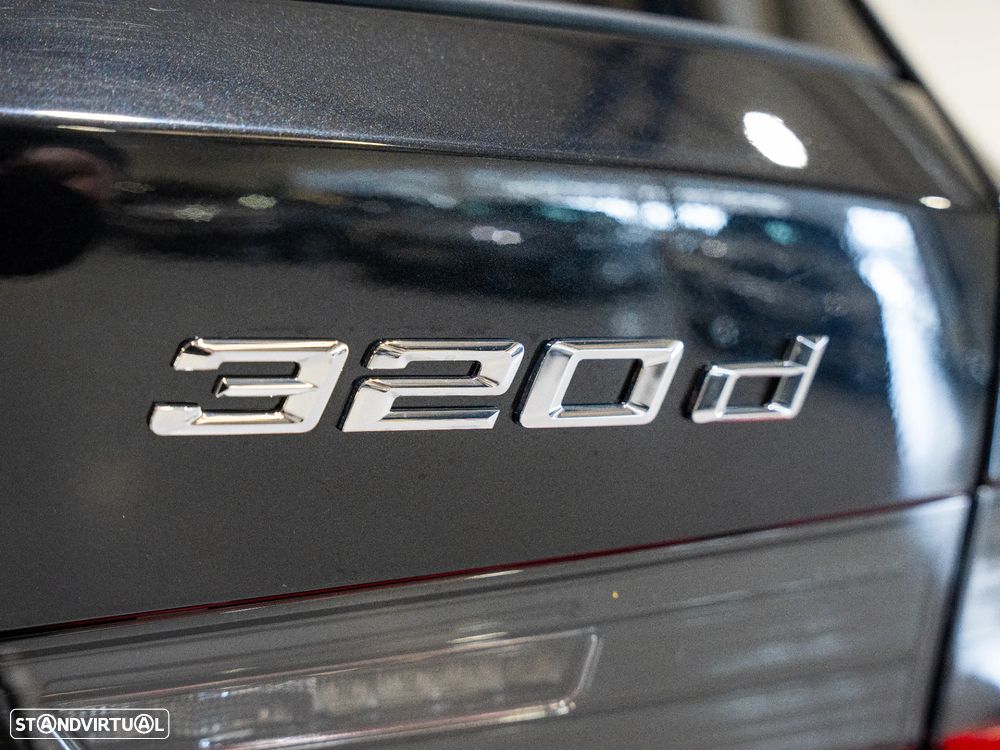 BMW 320 d Pack Desportivo M Auto - 31