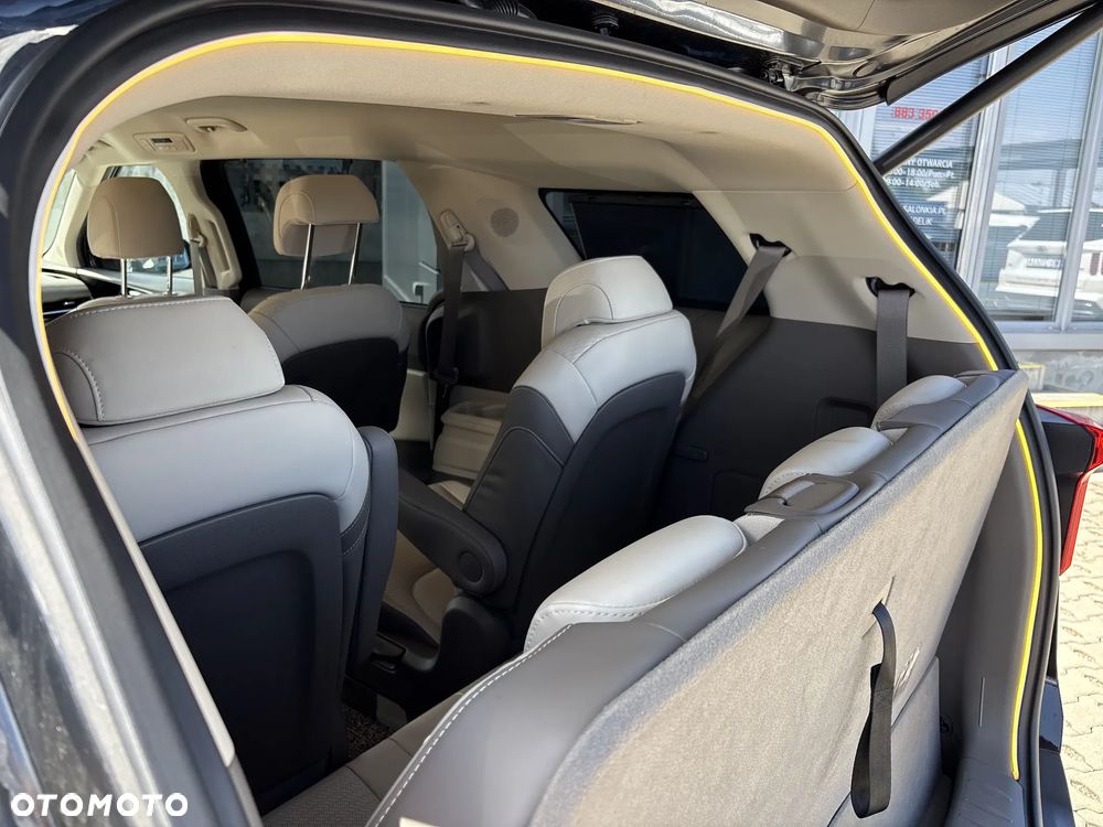 Kia Carnival - 20