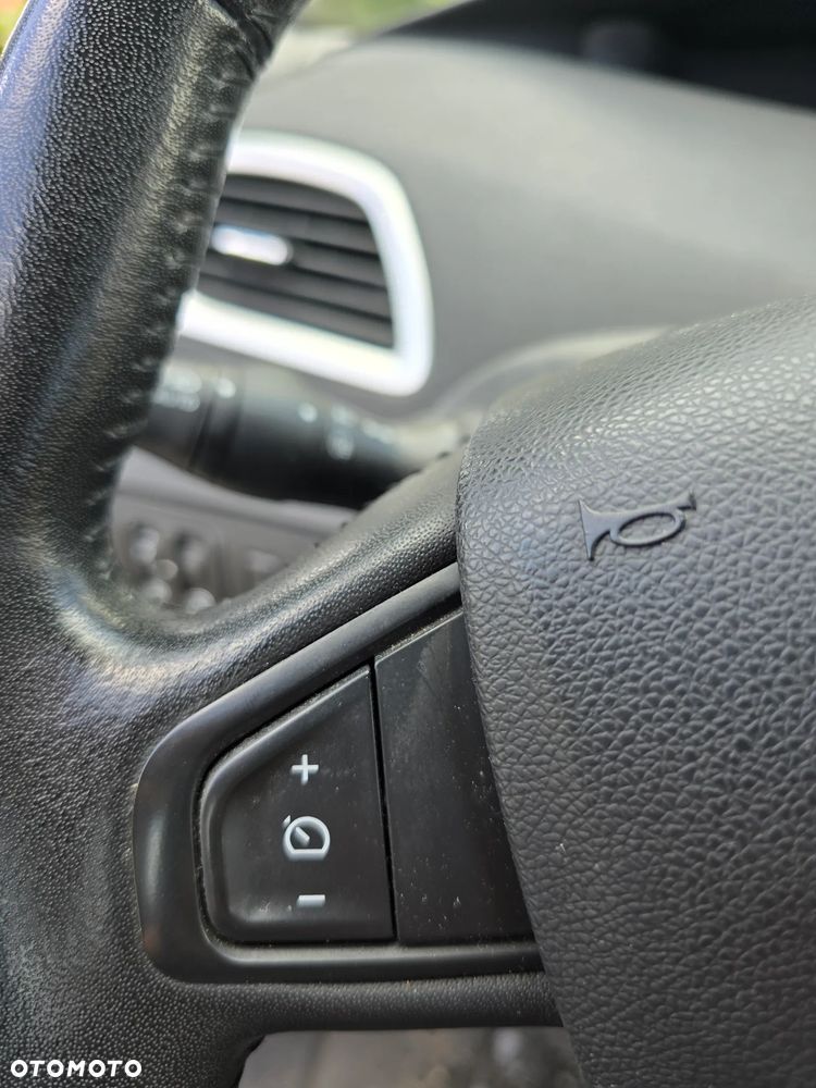 Renault Scenic ver-1-4-16v-tce-tomtom-edition - 13
