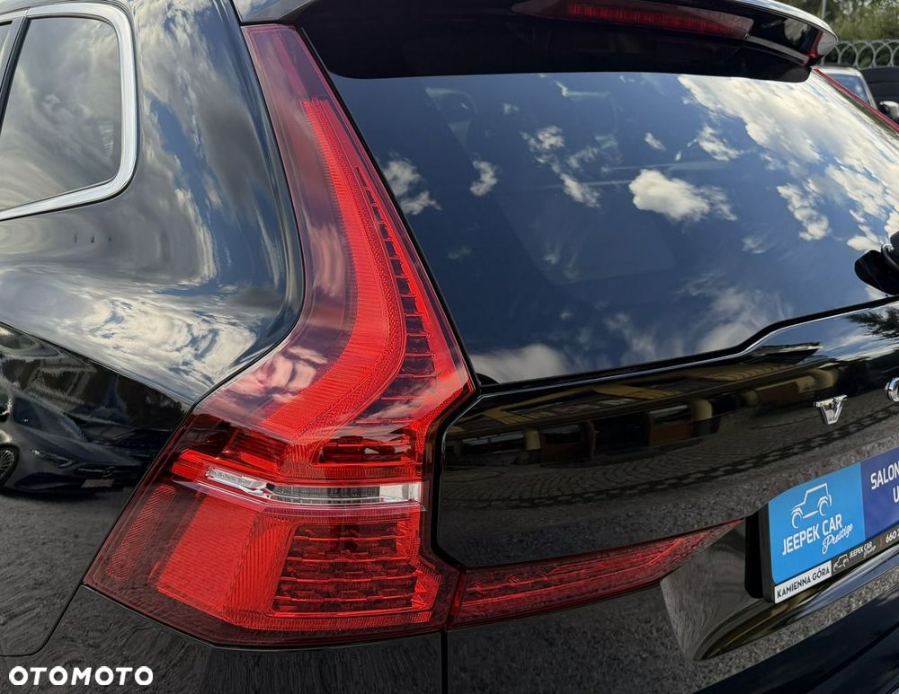 Volvo XC 60 B4 D Plus Dark - 19