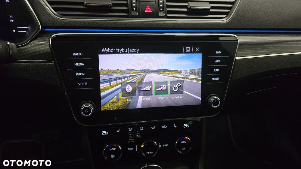 Skoda Superb 2.0 TDI SCR 4x4 Sportline DSG - 32