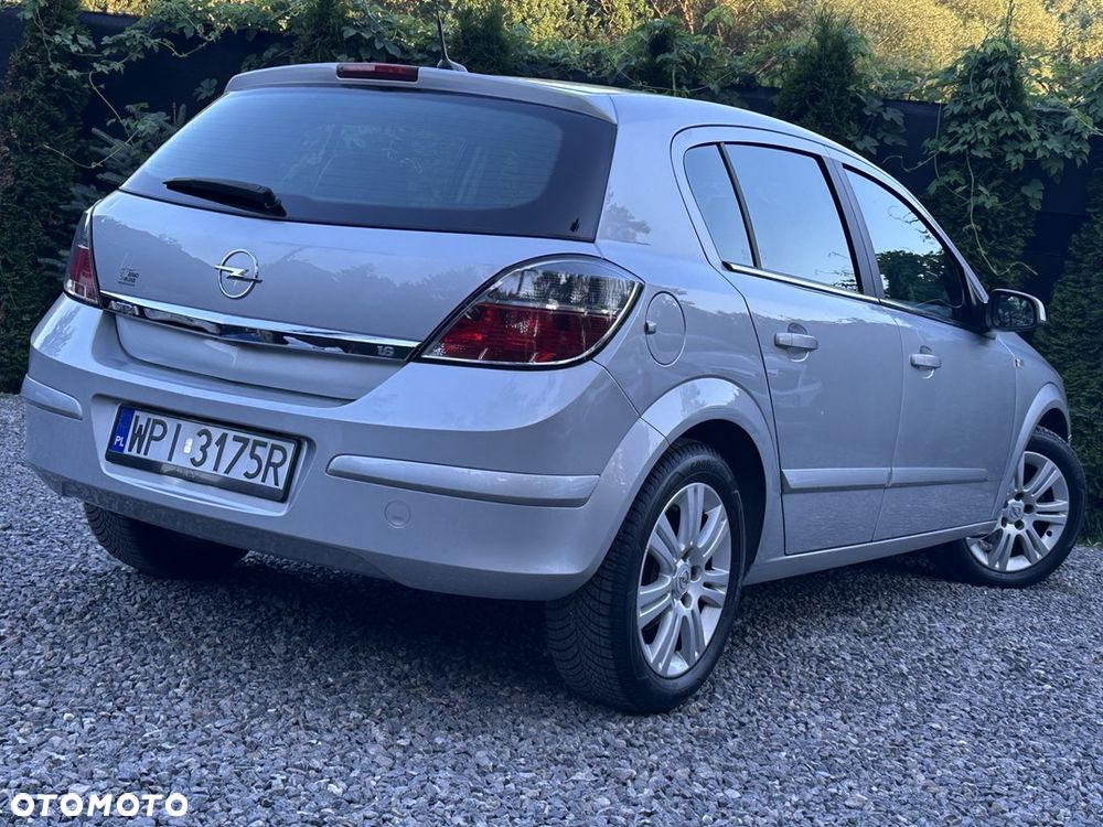 Opel Astra 1.6 Exklusiv - 11