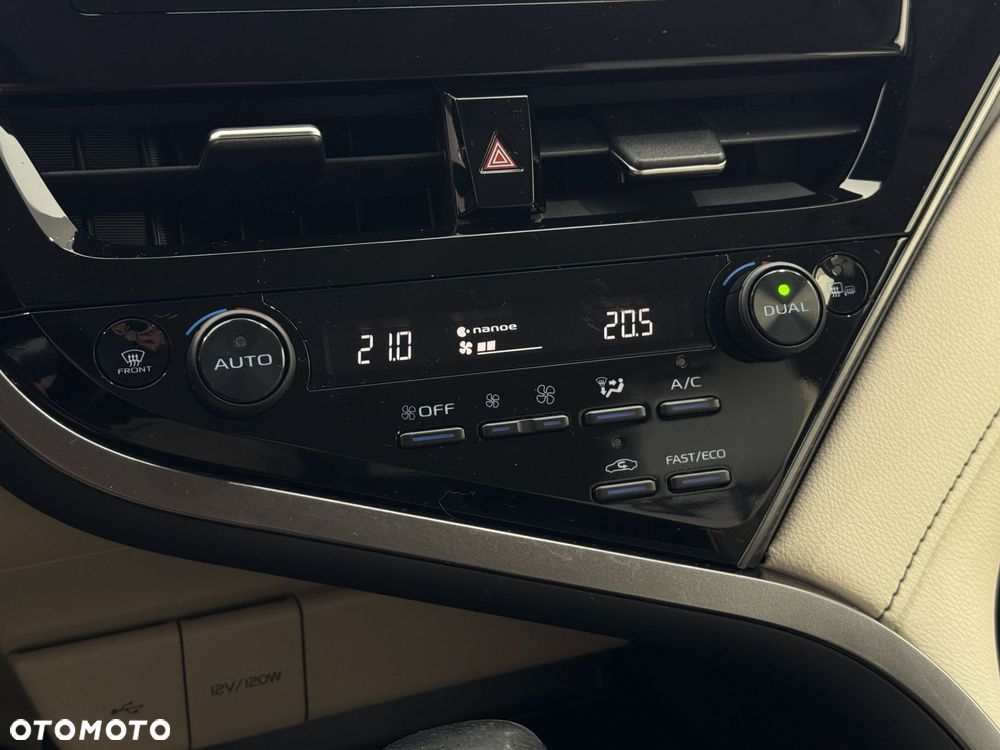 Toyota Camry - 27